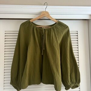 Universal Thread Sage Green Women's Blouse